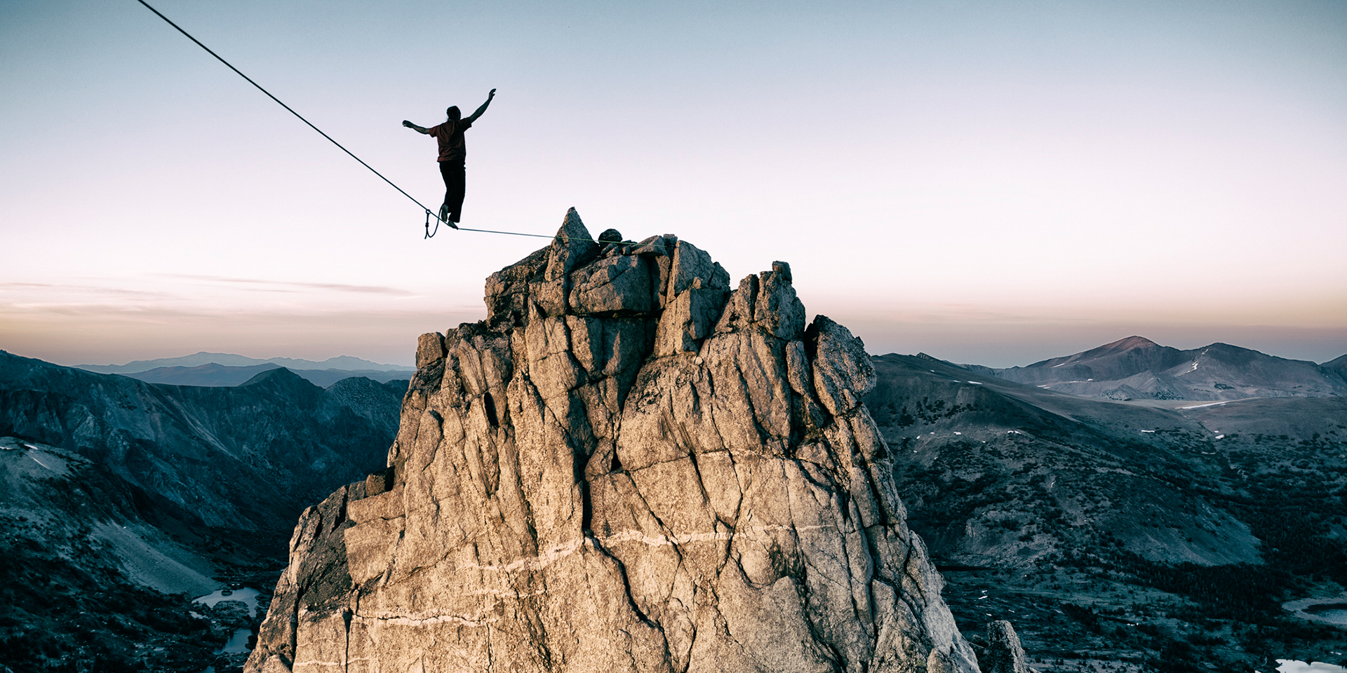 Newsletter 066 – Article 01 Illustration of business finance management for stability and growth