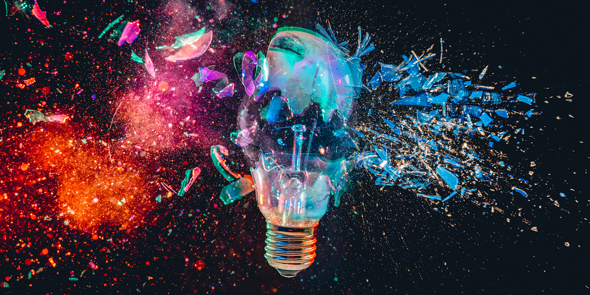 Maximal Minimalism in Design – A fusion of bold colors, typography, and interactive web elements